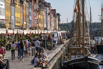 Nyhavn, in the Frederiksstaden district, harbour district with houses over 300 years old, promenade