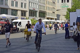 Europe, Germany, Bavaria, state capital Munich, city, Marienplatz, morning delivery traffic,