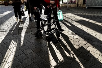 Pedestrians in a pedestrian zone, winter, long shadows, Dortmund, North Rhine-Westphalia, Germany,