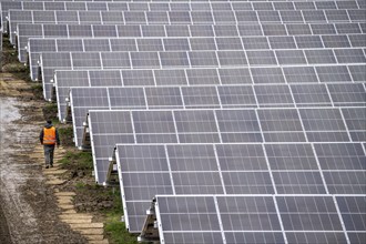 Construction of a solar park in Neukirchen-Vluyn, over 10, 000 solar modules will be installed on 4