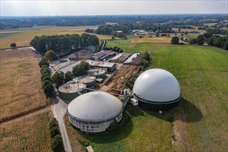 Biogas plant, gas storage, with dome, fermenter tanks for the fermentation process, use of solid