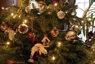 Europe, Germany, Christmas, Christmas tree with tree decorations, baubles and fairy lights, Europe