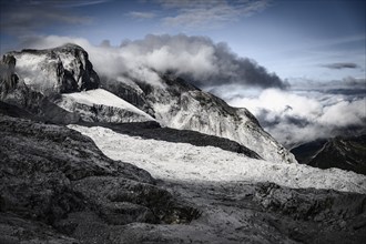 Rätikon mountains with cloudy sky, Tschagguns, Rätikon, Montafon, Vorarlberg, Austria, Europe