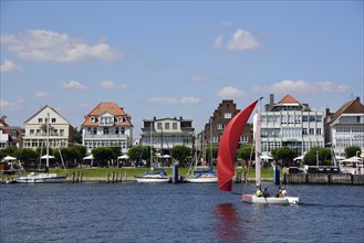 Europe, Germany, Schleswig Holstein, Baltic Sea, Lübeck-Travemünde, Trave, View to Vorderreihe,