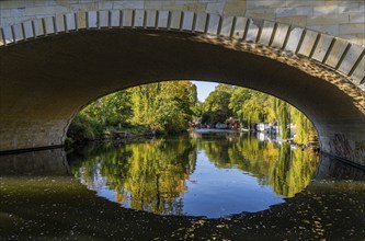 River course at the railway bridge next to the Tiergartenufer, Berlin-Tiergarten railway station,