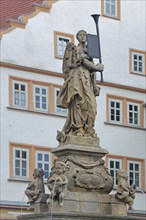 Sculpture at the Schellenbrunnen, trumpet, holding, coat of arms, free-standing, main market,