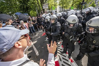 Riots in the run-up to the AFD party conference in Essen, demonstrators try to prevent AFD