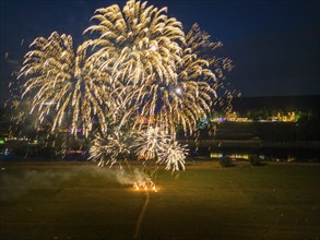 Around the three illuminated Elbe castles in Dresden, over 6000 visitors celebrated a balmy summer