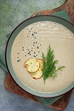 Mushroom cream soup, with dill and bruschetta, mushroom eringi