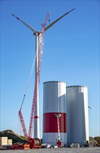 Assembly of a wind turbine, the last rotor blade is being mounted, mobile crane, wind turbine from