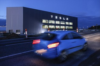 A car drives past the battery factory of the Tesla plant, Grünheide, 13.01.2023