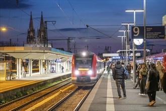 Cologne-Deutz railway station, platform, local train, Cologne Cathedral, North Rhine-Westphalia,