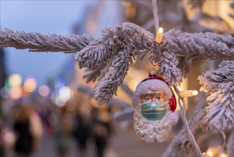 Symbolic picture Christmas in the Corona crisis, Father Christmas figure, Christmas tree