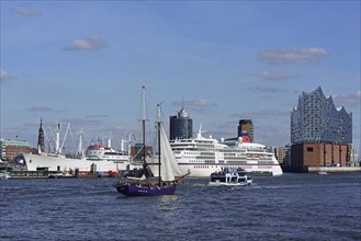 Europe, Germany, Hanseatic City of Hamburg, Elbe, Cap San Diego, museum ship, passenger ship