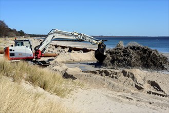 Renaturation, Repair of erosion-damaged beach. Sand is sucked up from the seabed and pumped via