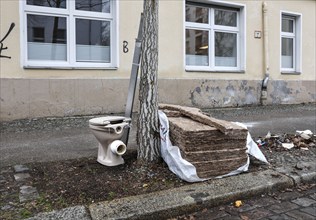 Toilet on a pavement, illegal waste disposal in the Berlin district of Wedding, 15.02.2024