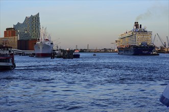 Germany, Hamburg, HafenCity, view to Elbe Philharmonic Hall, Hamburg's new concert hall, glass