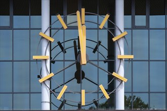 Clock at Würzburg Central Station, Lower Franconia, Bavaria, Germany, Europe