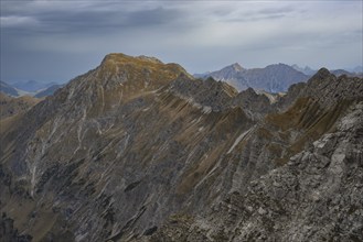 Mountain panorama from the Nebelhorn, 2224m, to the Großer Daumen, 2280m, on the right the