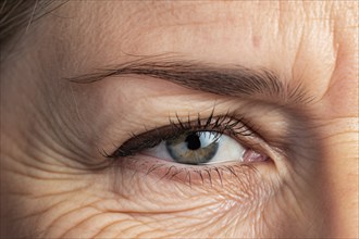 Close up of middle aged woman's eye with wrinkles and hooded lid. KI generiert, generiert AI