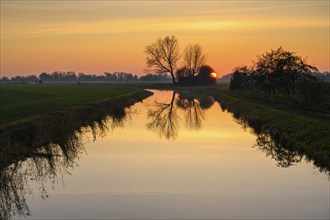 Sunset at the Hunte, river, Lohne, between Lembruch and Diepholz, Lembruch, Lower Saxony, Germany,