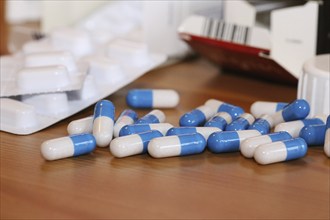 Close-up of different pharmaceutic pills and tablets (Close-up of different pharmaceutic pills and