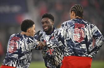 Warm-up training player Jamal Musiala FC Bayern Munich FCB (42) Alphonso Davies Bayern FC Munich