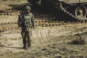 Armed soldier, photographed as part of a Bundeswehr exercise with armed forces from Norway and the