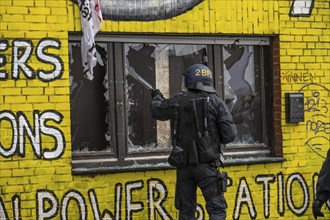 2nd day of the eviction of the Lützerath hamlet, occupied buildings of the former farm, by climate