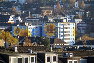 Residential building in Wuppertal-Oberbarmen, Berliner Straße, the façade was painted with large