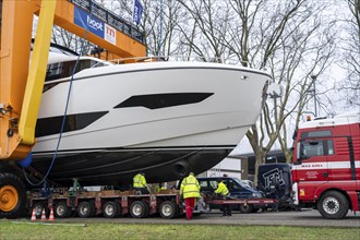 Craning the €6.3 million Sunseeker 88Y motor yacht, weighing 82 tonnes, in preparation for the