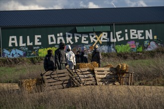 Barricades at the camp, start of the eviction of the hamlet Lützerath at the lignite mine