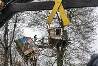 2nd day of the clearing of the hamlet Lützerath, by the police, of tree houses and huts, of climate