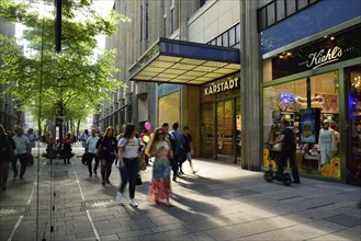 Germany, Hamburg, City, Mönckebergstraße, main shopping street, passers-by in motion, Karstadt