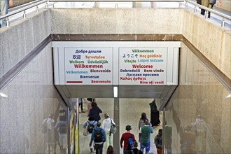 Welcome greeting in twenty-one languages at Düsseldorf Central Station, Migration, North