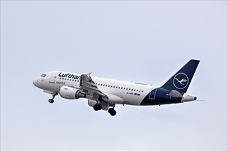 Aircraft Lufthansa, Airbus A319-100, D-AIBG, Zurich Kloten, Switzerland, Europe