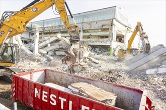 Demolition of the old shopping centre in Dresden-Nickern by the investor Krieger. The new building