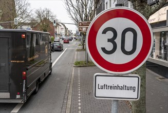 30 km/h zone on Kölner Straße, in Mülheim an der Ruhr, federal road B1, to keep the air clean