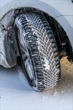 Winter tyres, driving on a road with snow cover, grip on the snow thanks to the special tread and