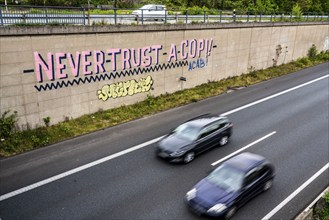 Graffiti, mural on the A40 motorway, Mülheim-Styrum junction, Never trust a cop, criticism of the