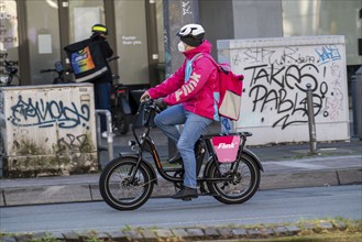 Bicycle courier of the fast delivery service Flink, delivers groceries, currently in over 40 German