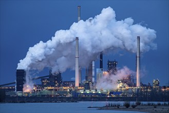 Rhine at Duisburg Bruckhausen, Marxloh, Thyssenkrupp Steel steelworks, blast furnaces, sintering