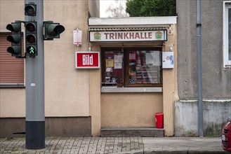 Trinkhalle, kiosk, very small, narrow, between two residential buildings, in Wattenscheid, on