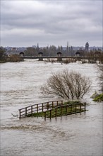 High water on the Ruhr, after days of heavy rainfall, the Ruhr is flooding, warning level 2 of 3,