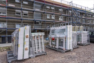 Energy-efficient refurbishment of an apartment block, thermal insulation, new windows and new roof