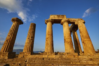 Archaic Temple of Apollo, Doric columns, Contrasting view of ancient architectural elements against