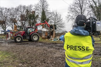 2nd day of the clearing of the hamlet of Lützerath, by the police, of tree houses and huts,