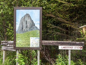 Hiking map at parking lot, path up to Hamarøyskaftet and roundtrip Landstrykerstien, Hamarøy