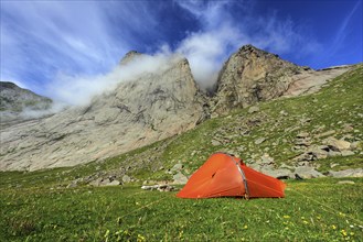 Tent at the foot of a rock face, Buneset, Moskenesöya, Lofoten, Nordland, Norway, Lofoten, Norway,