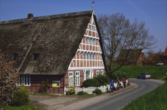 Deutschland, Niedersachsen, Steinkirchen, Bauernhaus mit Holzfachwerk